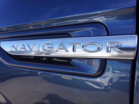 Used 2020 Lincoln Navigator Reserve w/ Luxury Package image 38