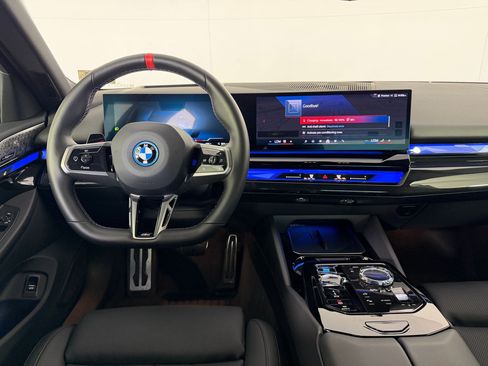 Used 2024 BMW i5 M60 w/ Executive Package image 29