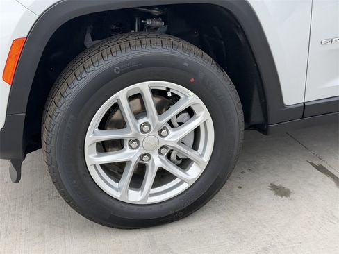 New 2025 Jeep Grand Cherokee Laredo X image 9