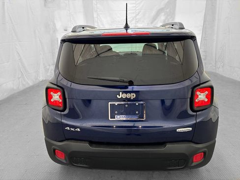 Used 2017 Jeep Renegade Latitude w/ Cold Weather Group AWD/4WD image 5