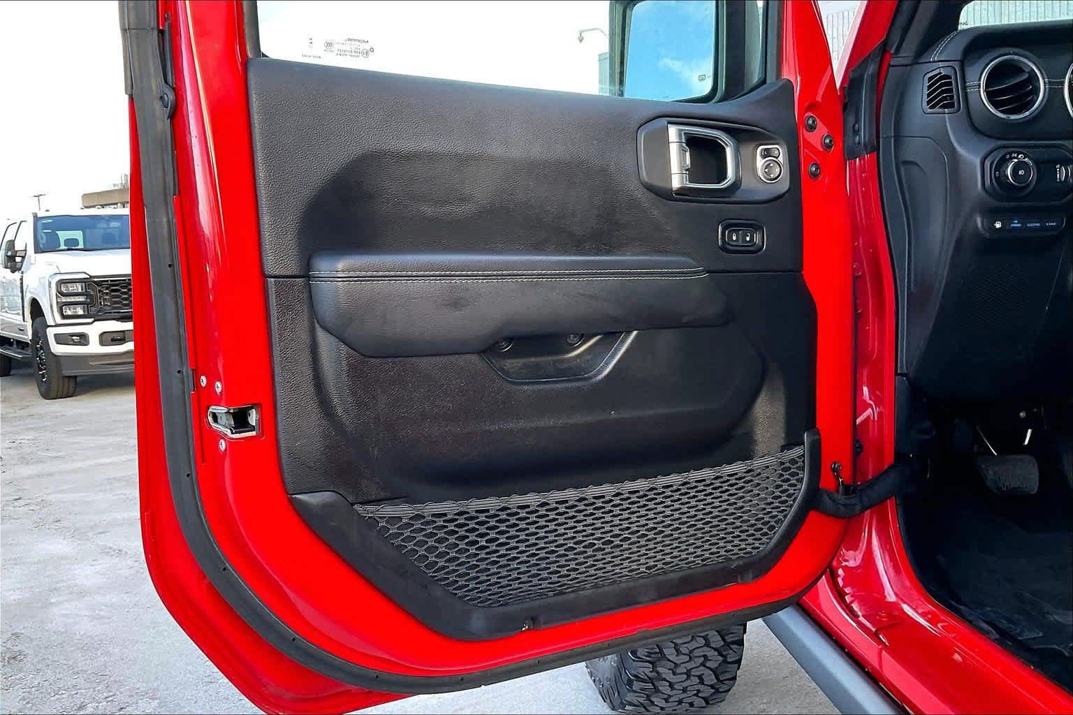 Used 2023 Jeep Wrangler Unlimited Rubicon 4xe AWD/4WD image 27