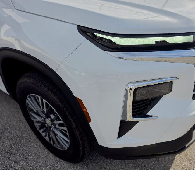 Used 2026 Chevrolet Traverse LT FWD image 9