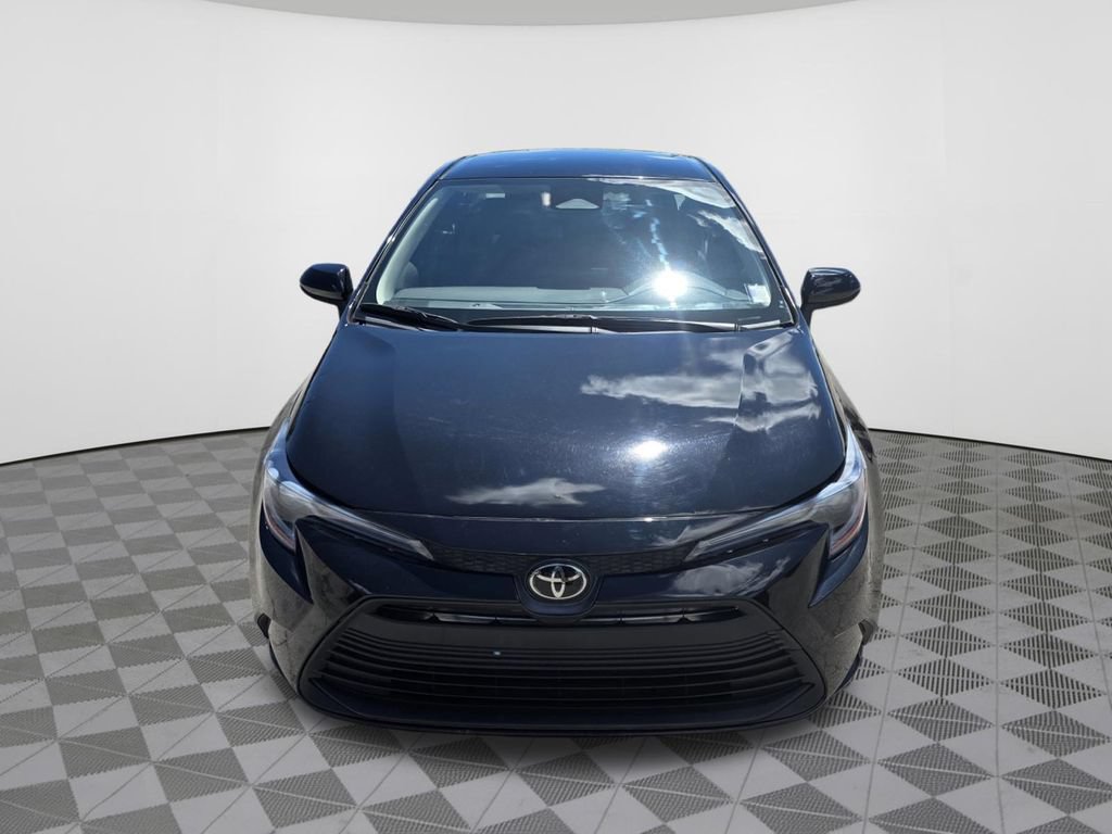 Used 2023 Toyota Corolla LE FWD image 3