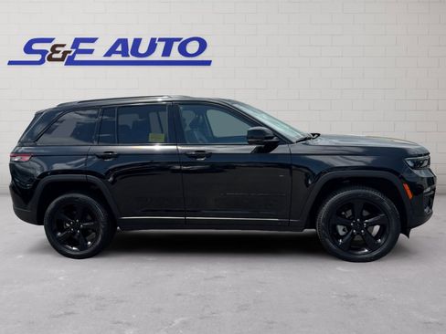 Used 2023 Jeep Grand Cherokee L Limited AWD/4WD image 5