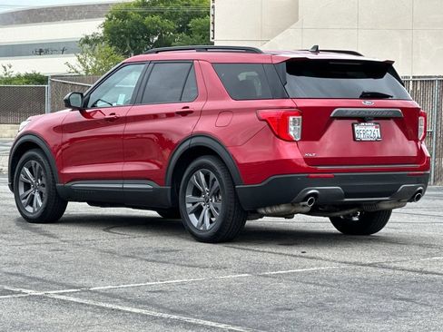 Certified 2023 Ford Explorer XLT w/ Equipment Group 202A RWD image 5