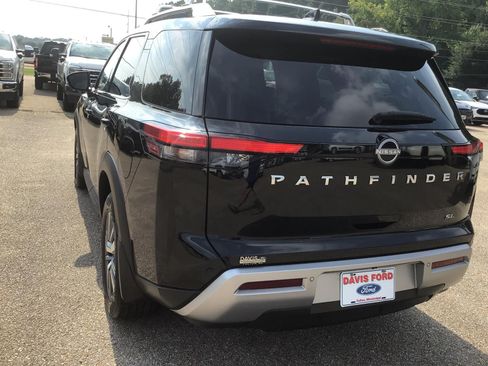 Used 2024 Nissan Pathfinder SL FWD image 13