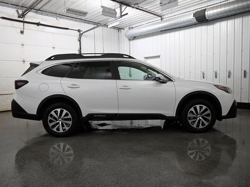 Used 2022 Subaru Outback Premium image 30