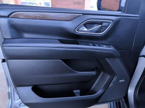 Used 2024 Chevrolet Suburban High Country AWD/4WD image 13
