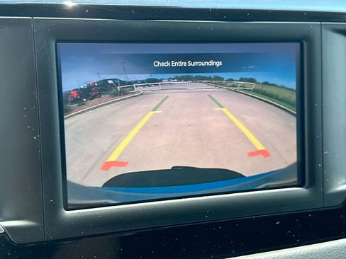 Used 2023 Chrysler Voyager LX image 13