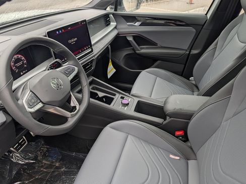 New 2026 Volkswagen Tiguan SE R-Line AWD/4WD image 4