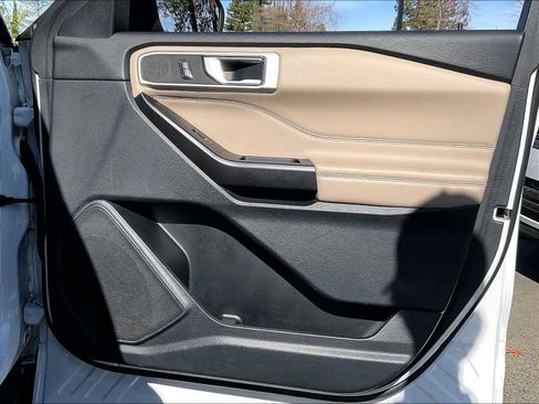 Used 2020 Ford Explorer XLT w/ Equipment Group 202A image 25