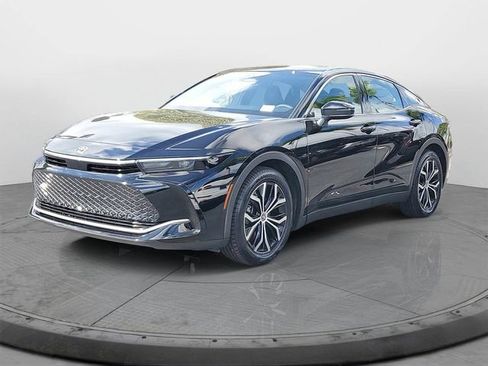 Used 2023 Toyota Crown Limited image 3