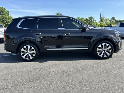 Used 2021 Kia Telluride S FWD image 4