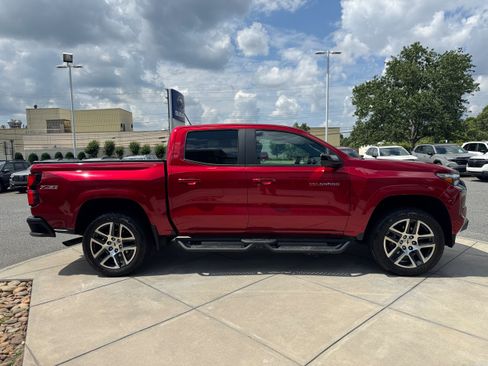 Used 2023 Chevrolet Colorado Z71 w/ Z71 Convenience Package 2 AWD/4WD image 5