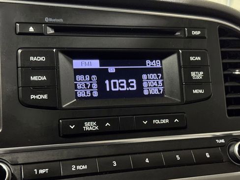 Used 2018 Hyundai Elantra SE w/ Winter Weather Package FWD image 14