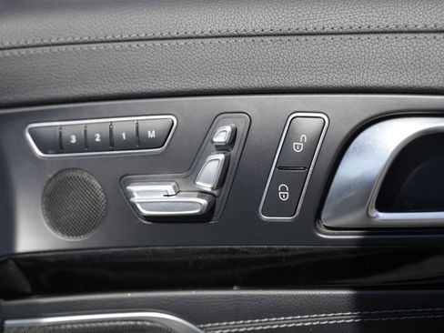 Used 2015 Mercedes-Benz SL 550 w/ White Arrow Edition image 32