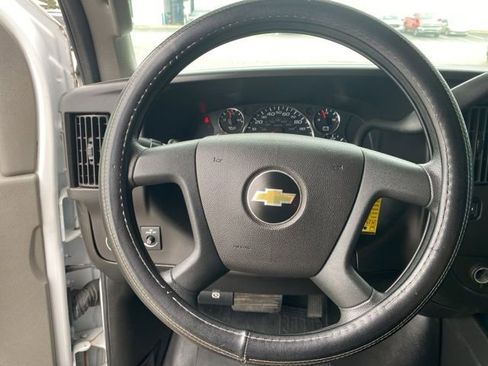 Used 2018 Chevrolet Express 2500 RWD image 16