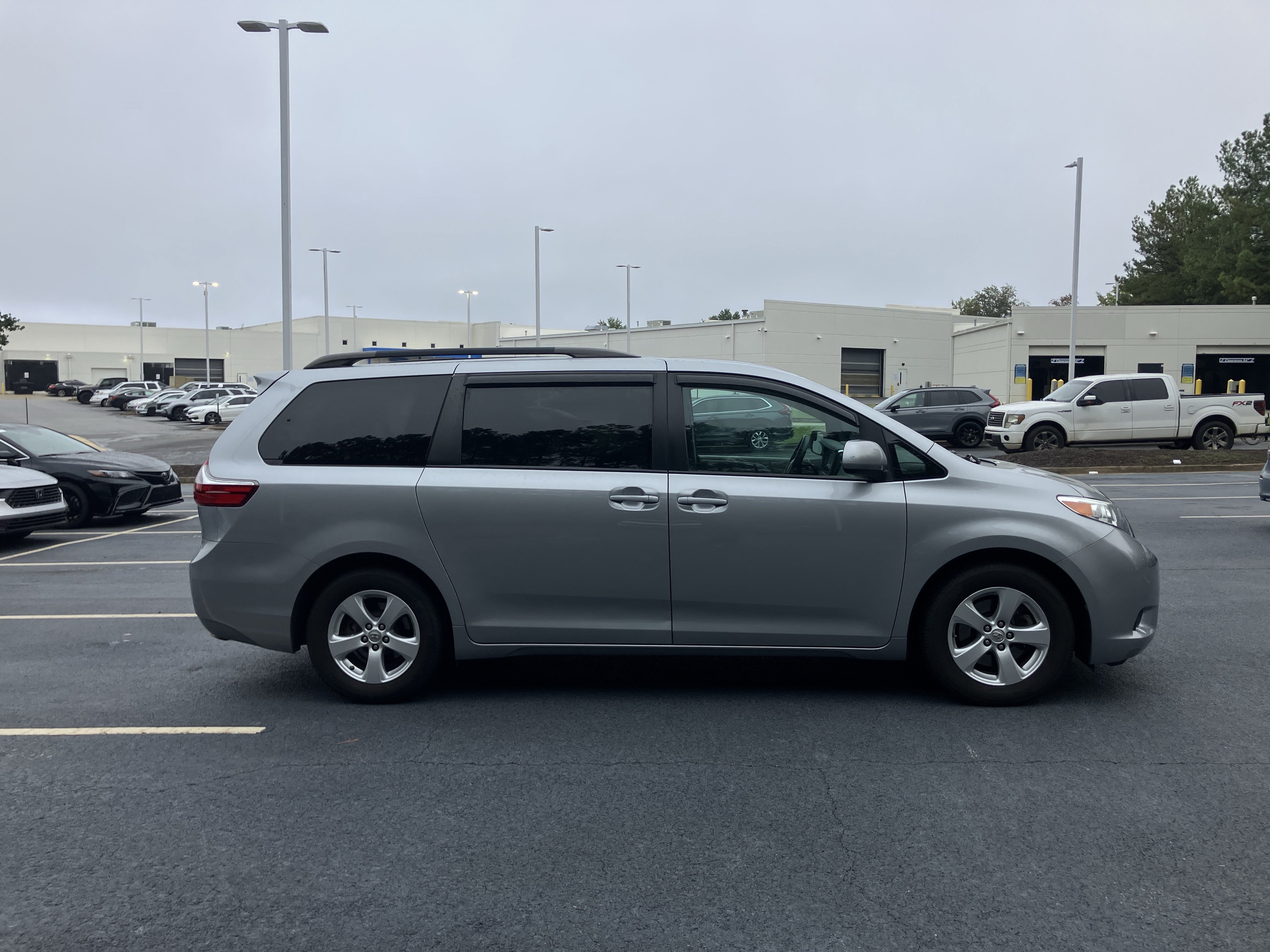 Used 2017 Toyota Sienna LE FWD image 13