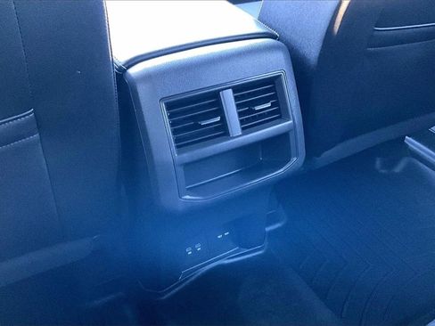 Used 2023 Volkswagen Atlas Cross Sport SE w/ Panoramic Sunroof Package image 33