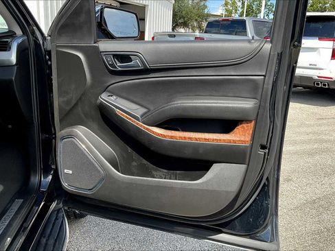 Used 2019 Chevrolet Suburban Premier image 21
