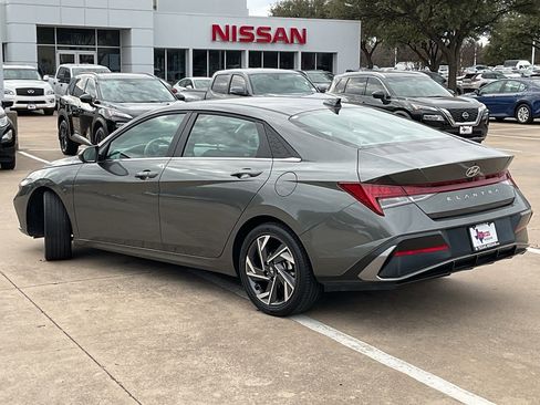 Used 2025 Hyundai Elantra SEL image 7