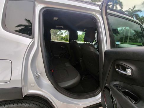 Used 2017 Jeep Renegade Altitude FWD image 15