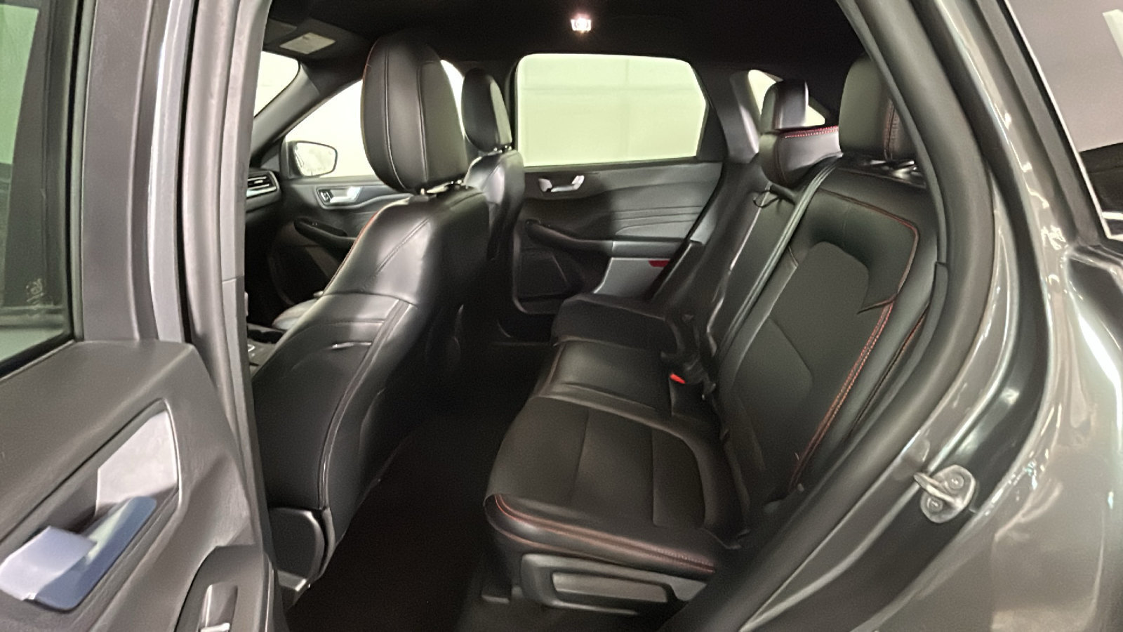 Used 2025 Ford Escape ST-Line Select AWD/4WD image 32