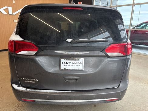Used 2019 Chrysler Pacifica Touring-L w/ Tire & Wheel Group image 11