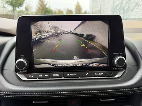 Used 2023 Nissan Rogue SV image 23