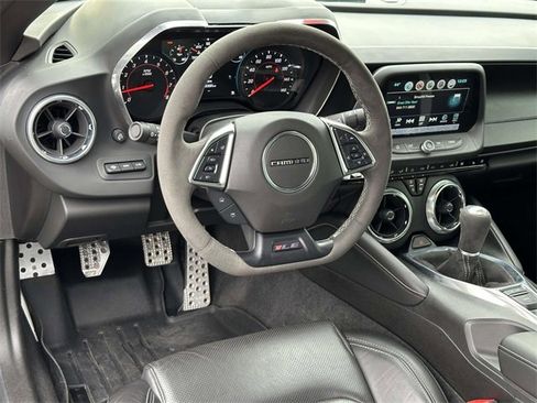 Used 2018 Chevrolet Camaro LT image 17