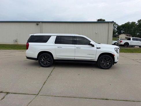 Used 2023 GMC Yukon XL Denali AWD/4WD image 2