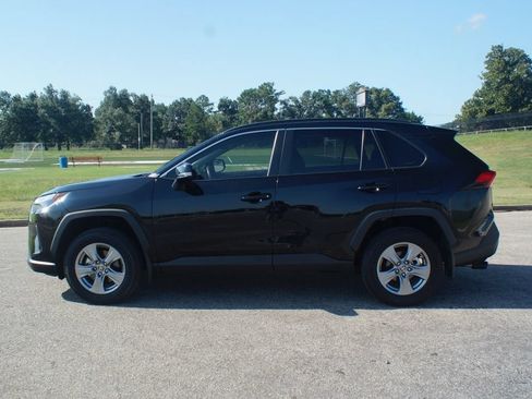 Used 2025 Toyota RAV4 XLE AWD/4WD image 12