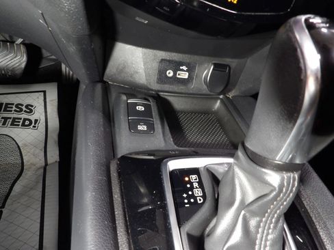 Used 2019 Nissan Rogue SV w/ Premium Package image 15