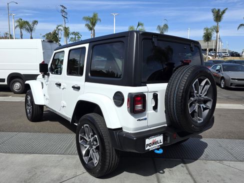 Used 2024 Jeep Wrangler Sport S image 3
