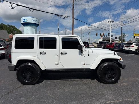 Used 2015 Jeep Wrangler Unlimited Sahara AWD/4WD image 5