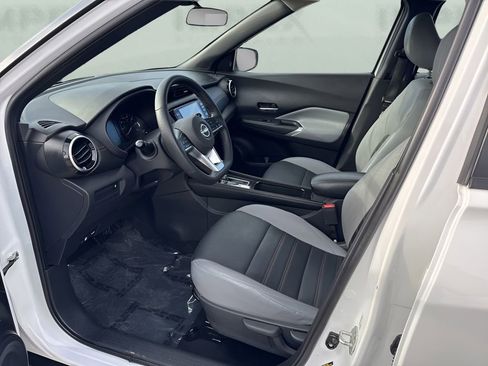 Used 2024 Nissan Kicks SR w/ SR Premium Package image 9