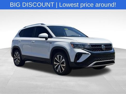 Used 2022 Volkswagen Taos SE w/ IQ.Drive SE Package AWD/4WD image 1