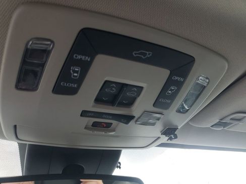 Used 2022 Toyota Sienna XLE image 24