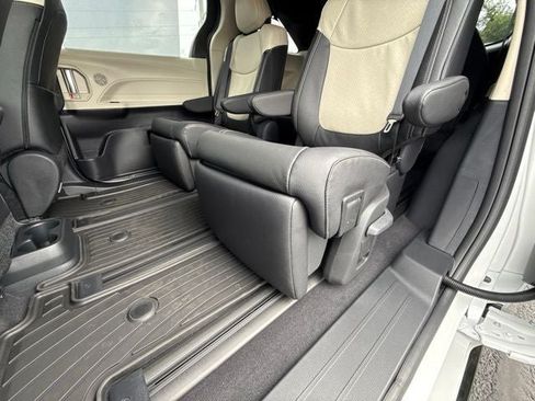 Used 2026 Toyota Sienna Limited AWD/4WD image 23