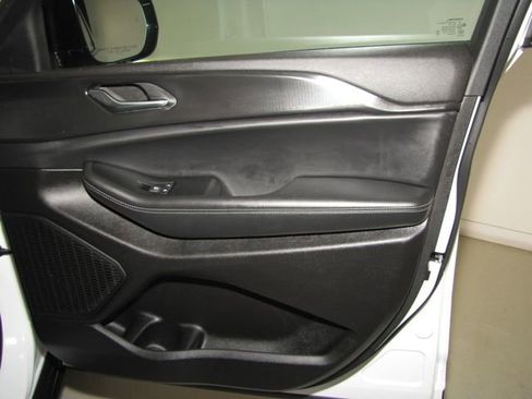 Used 2025 Jeep Grand Cherokee Altitude image 22