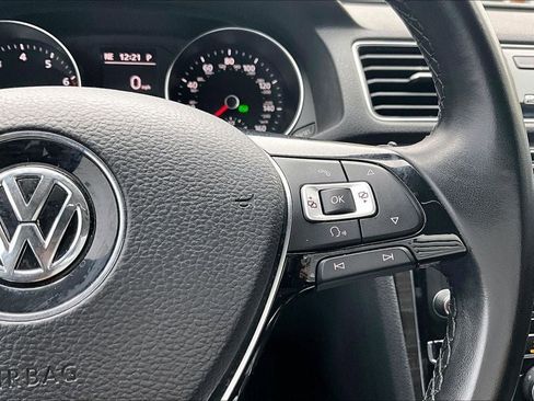 Used 2018 Volkswagen Passat 2.0T SE image 22