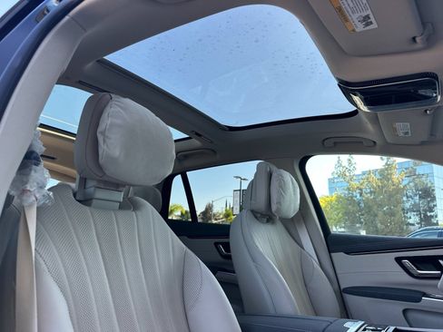 New 2026 Mercedes-Benz EQS 400 4MATIC SUV image 17