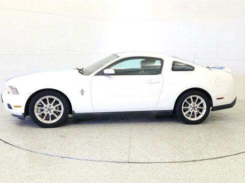 Used 2010 Ford Mustang Premium RWD image 4