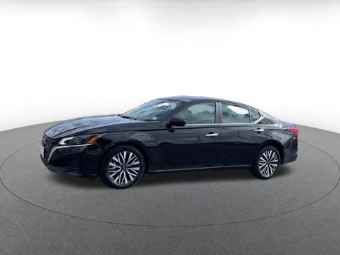 Used 2025 Nissan Altima 2.5 SV FWD image 6