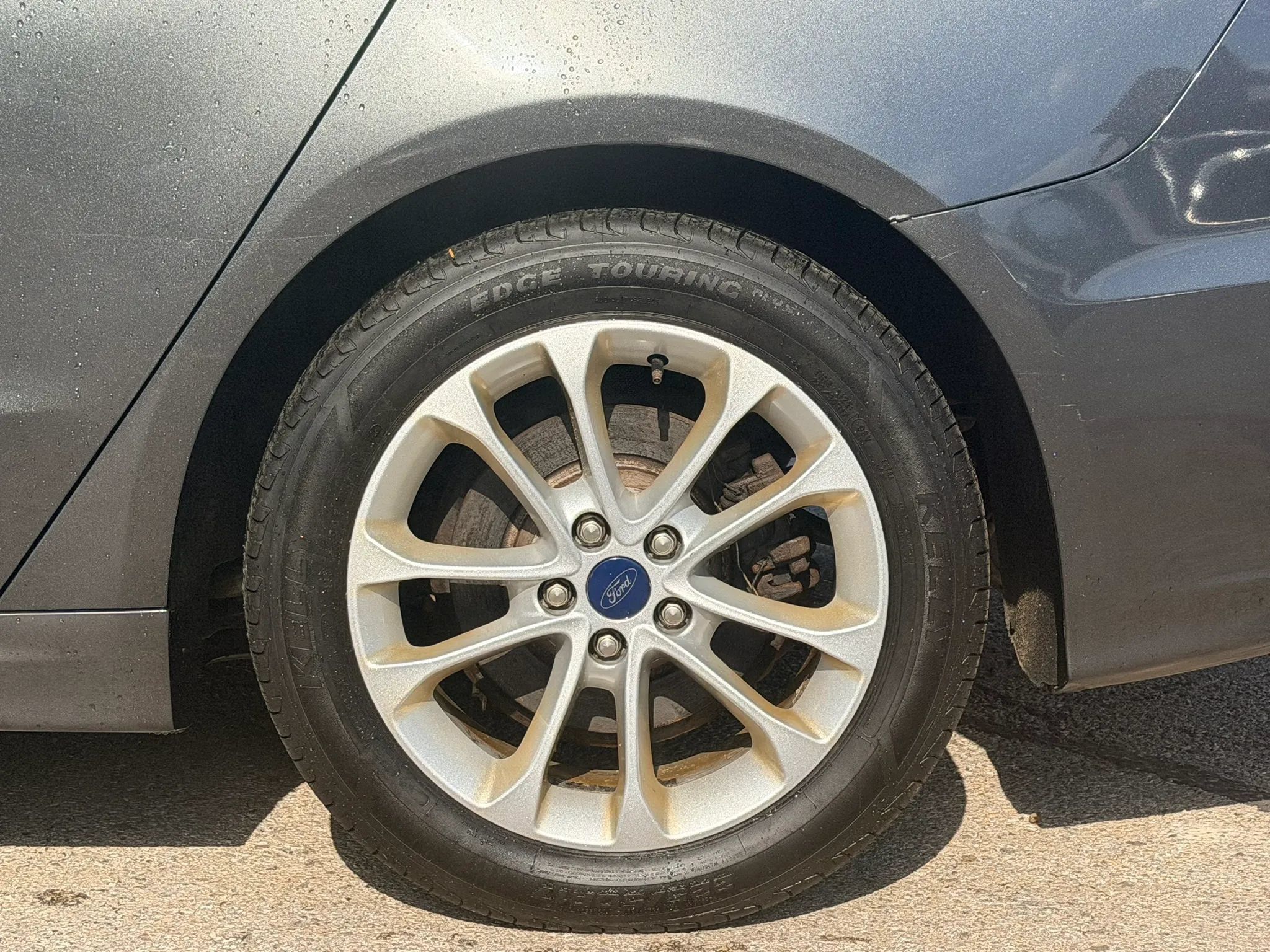 Used 2020 Ford Fusion SE FWD image 4