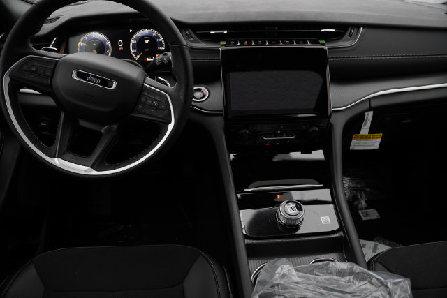 New 2027 Jeep Grand Cherokee Laredo X AWD/4WD image 13