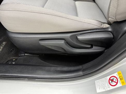 Used 2018 Toyota Corolla LE FWD image 25