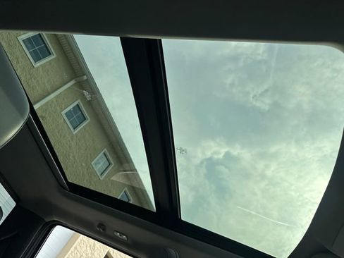 Used 2022 Ford F150 Lariat w/ Equipment Group 502A High image 17