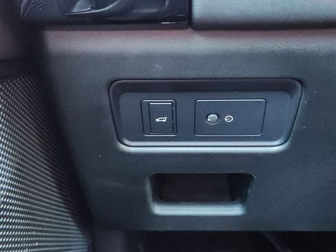 Used 2019 Land Rover Discovery SE image 21