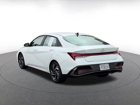 Used 2025 Hyundai Elantra Limited image 11